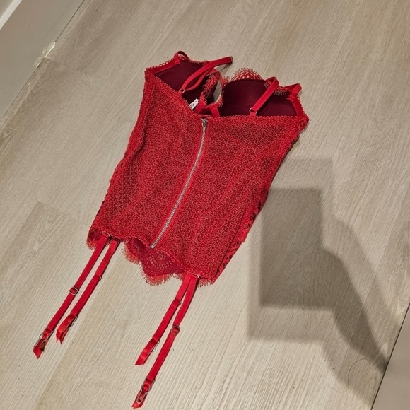Victoria’s Secret Red Corset Lace Bustier Top 34C - Picture 5 of 8